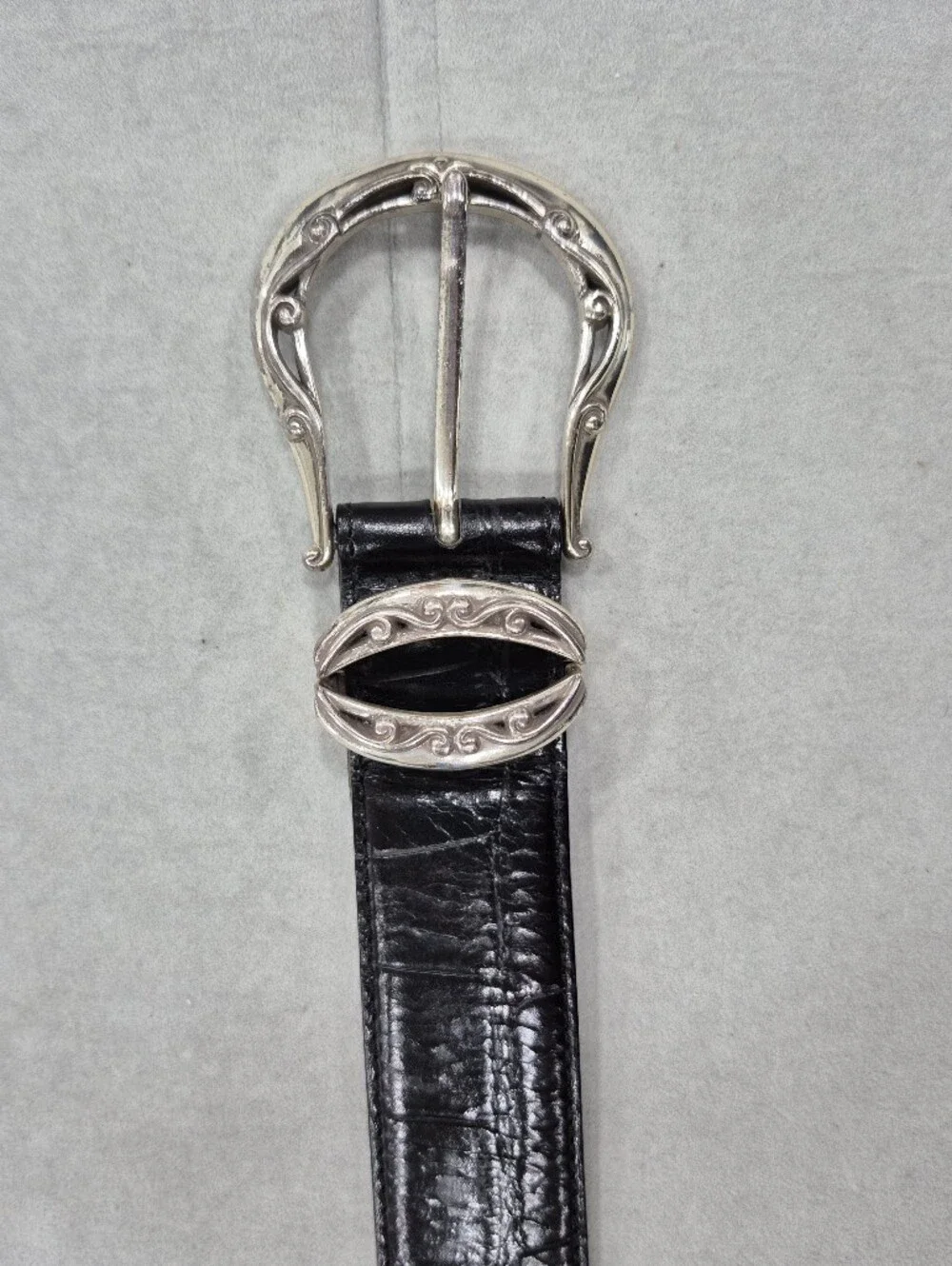 Brighton belt women's Lg/34 black leather croc embossed silver buckle and tip